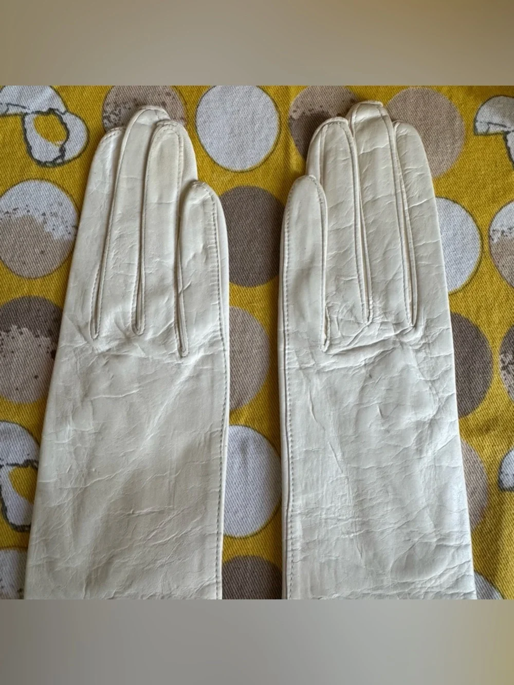 Vintage NWT Grandoe silk lined Leathers cream gloves size 6